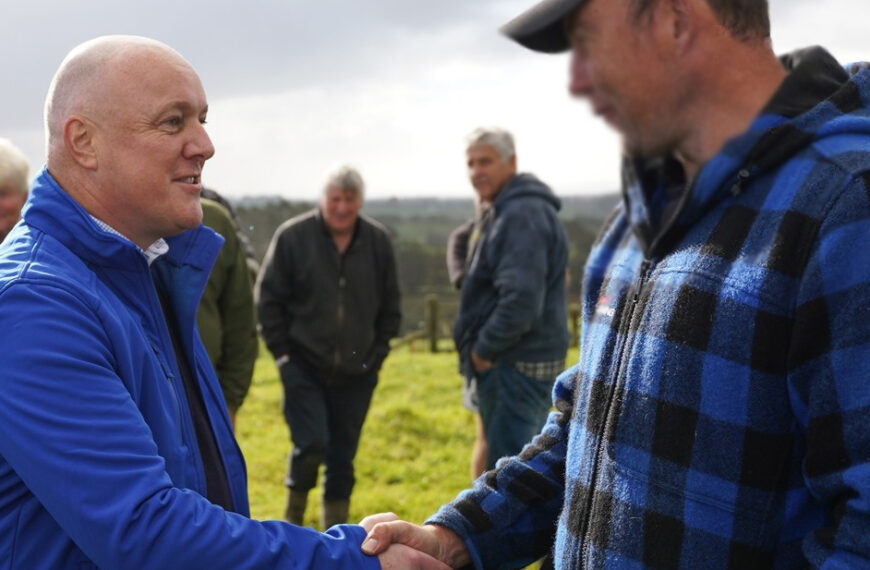 Luxon makes pitch to farmers at Fieldays